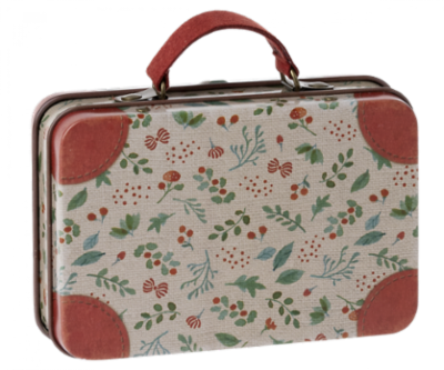 suitcase_Holly.png&width=400&height=500